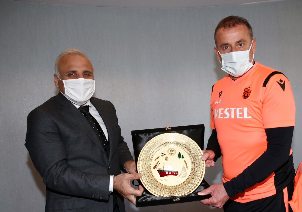 Trabzon Büyükşehir Belediye Başkanı Zorluoğlu’ndan Trabzonspor Teknik Direktörü Avcı’ya ziyaret