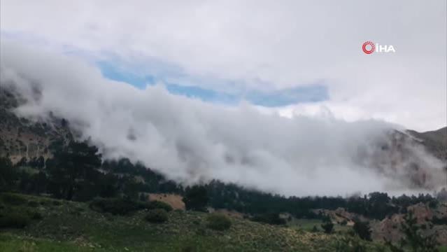 Artvin’in yayalarında oluşan sis bulutları görsel şölen sunuyor