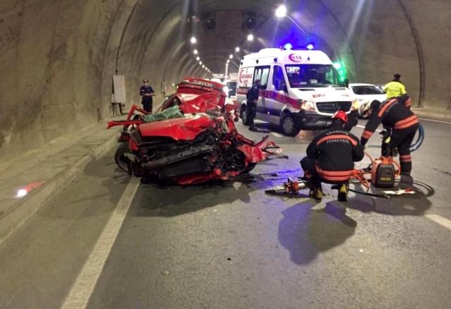 Tünel içinde aşırı hız kazayla sonuçlandı: 1 ağır yaralı