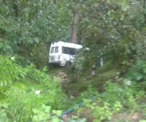 Minibüs şarampole yuvarlandı; anne öldü, kızı ve sürücü yaralandı