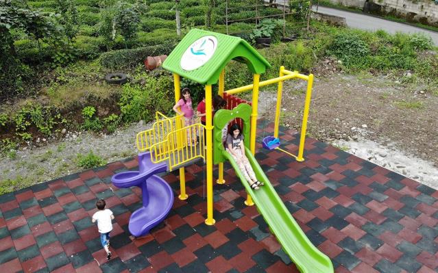 Rize’de köylere kurulan oyun parkları çocukları sevindirdi