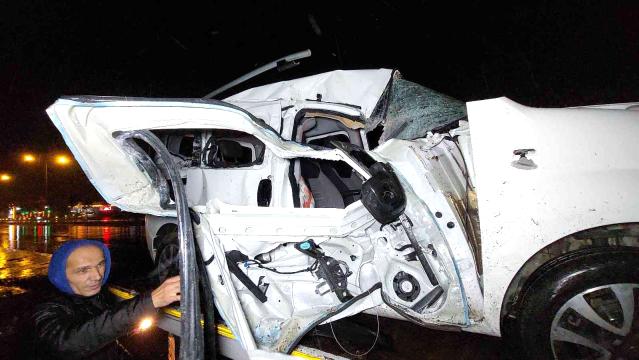 Samsun’da hafif ticari araç ile tır çarpıştı: 2 yaralı