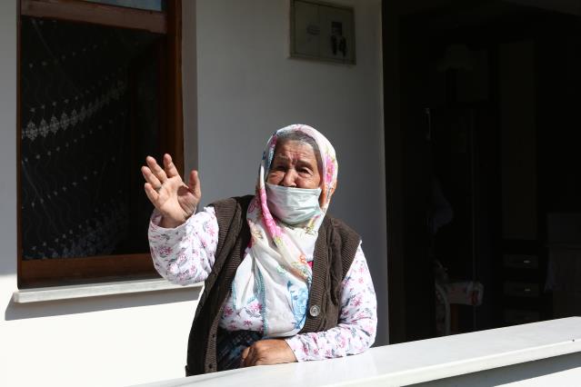 106 yaşında Kovid-19’u yenen Nuriye Özkan’dan aşı çağrısı