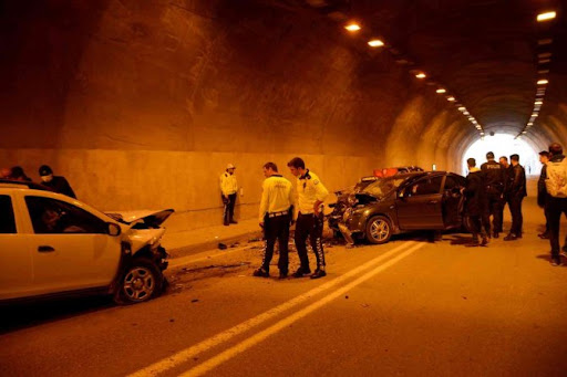 Gümüşhane’de tünelde iki otomobilin çarpışması sonucu 4 kişi yaralandı