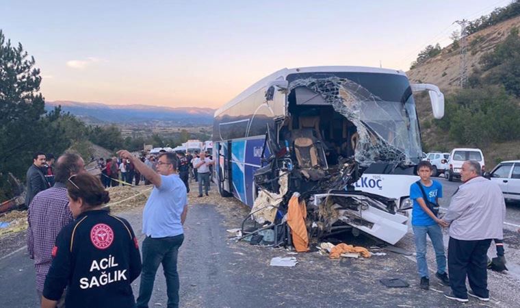 Kastamonu’da otobüs ile traktör çarpıştı, 1 kişi öldü, 9 kişi yaralandı