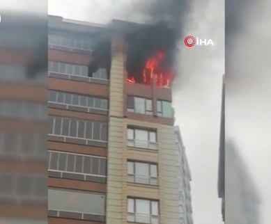 10 katlı apartmanın 9. katında çıkan yangın paniğe neden oldu