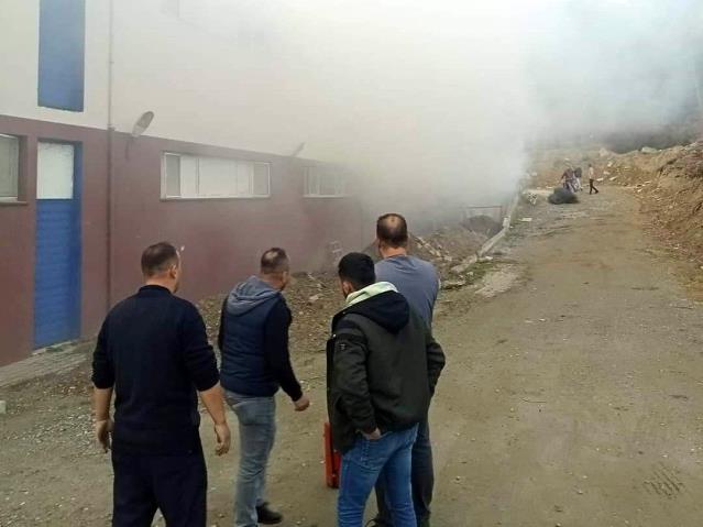 Tekstil atölyesinde yangın: 3 işçi dumandan etkilendi