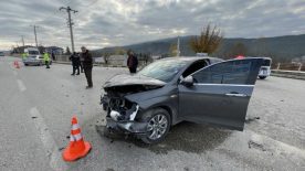 Karabük’te iki otomobilin çarpıştığı kazada 3 kişi yaralandı