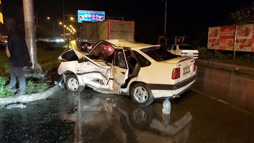 Samsun’da iki otomobilin çarpıştığı kazada 11 kişi yaralandı