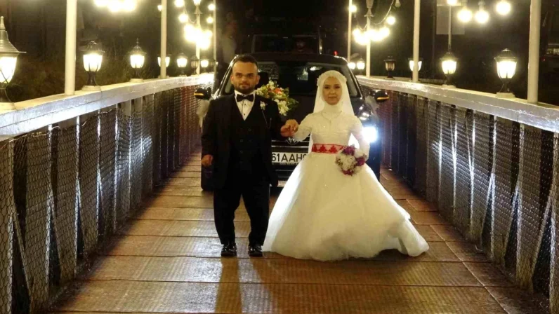 Trabzon’da Yıldırım Aşkıyla Evlenen Çift Dünya Evine Girdi
