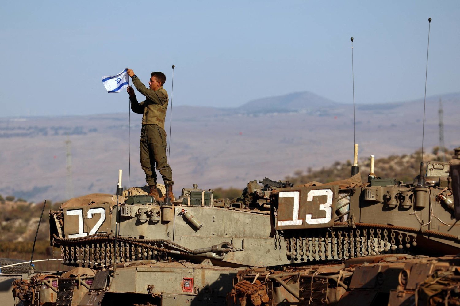 İsrail Ordu Sözcüsü, kara kuvvetlerinin bu gece Gazze Şeridi’ndeki operasyonlarını genişlettiğini söyledi.