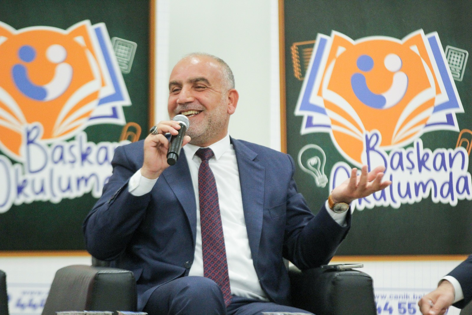 Canik Belediye Başkanı İbrahim Sandıkçı, Öğrencilere Tam Destek Veriyor