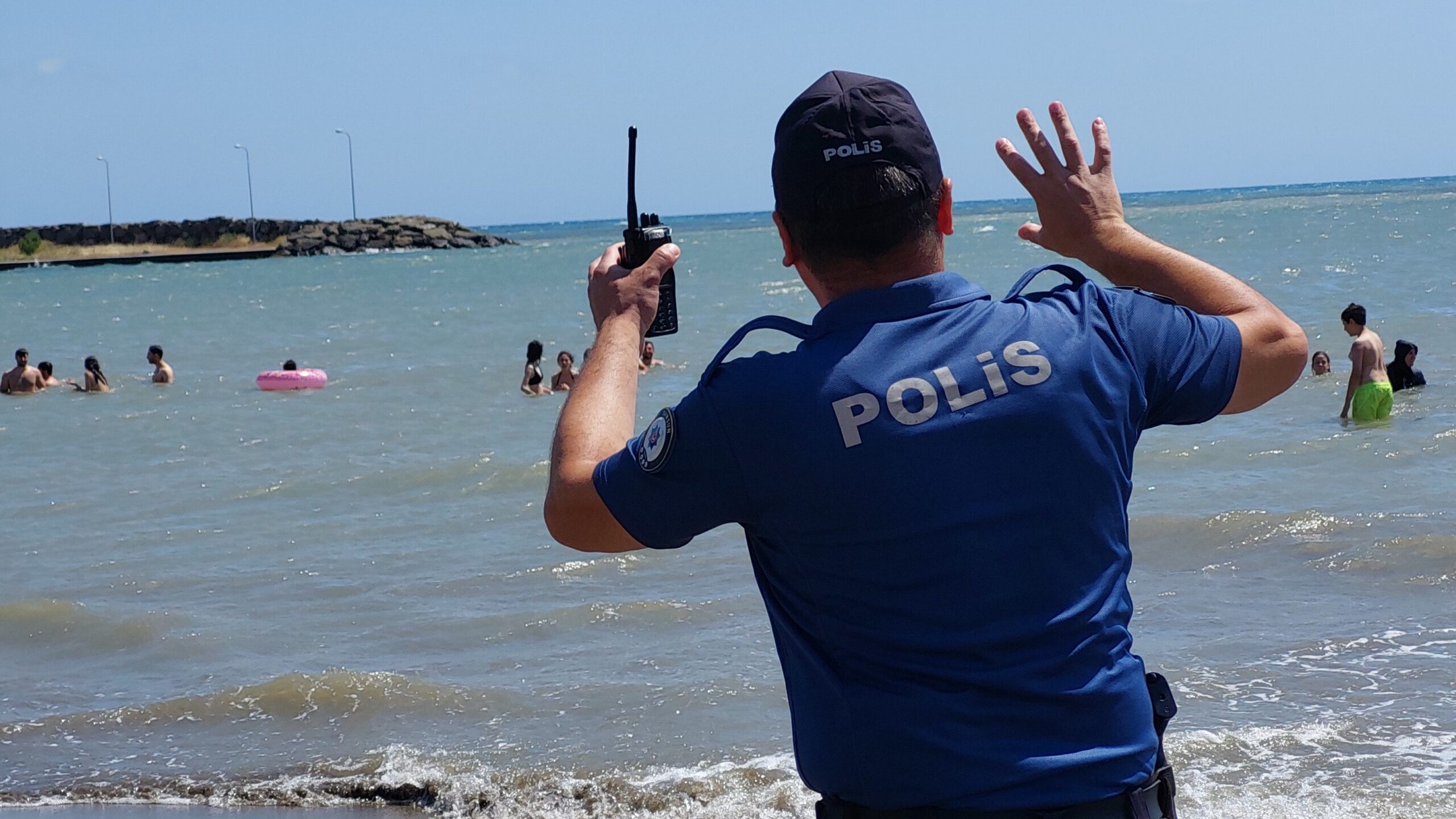 Samsun’da Polis ve Valilikten Deniz Uyarısı: Dalga Boyu 2 Metreyi Bulacak