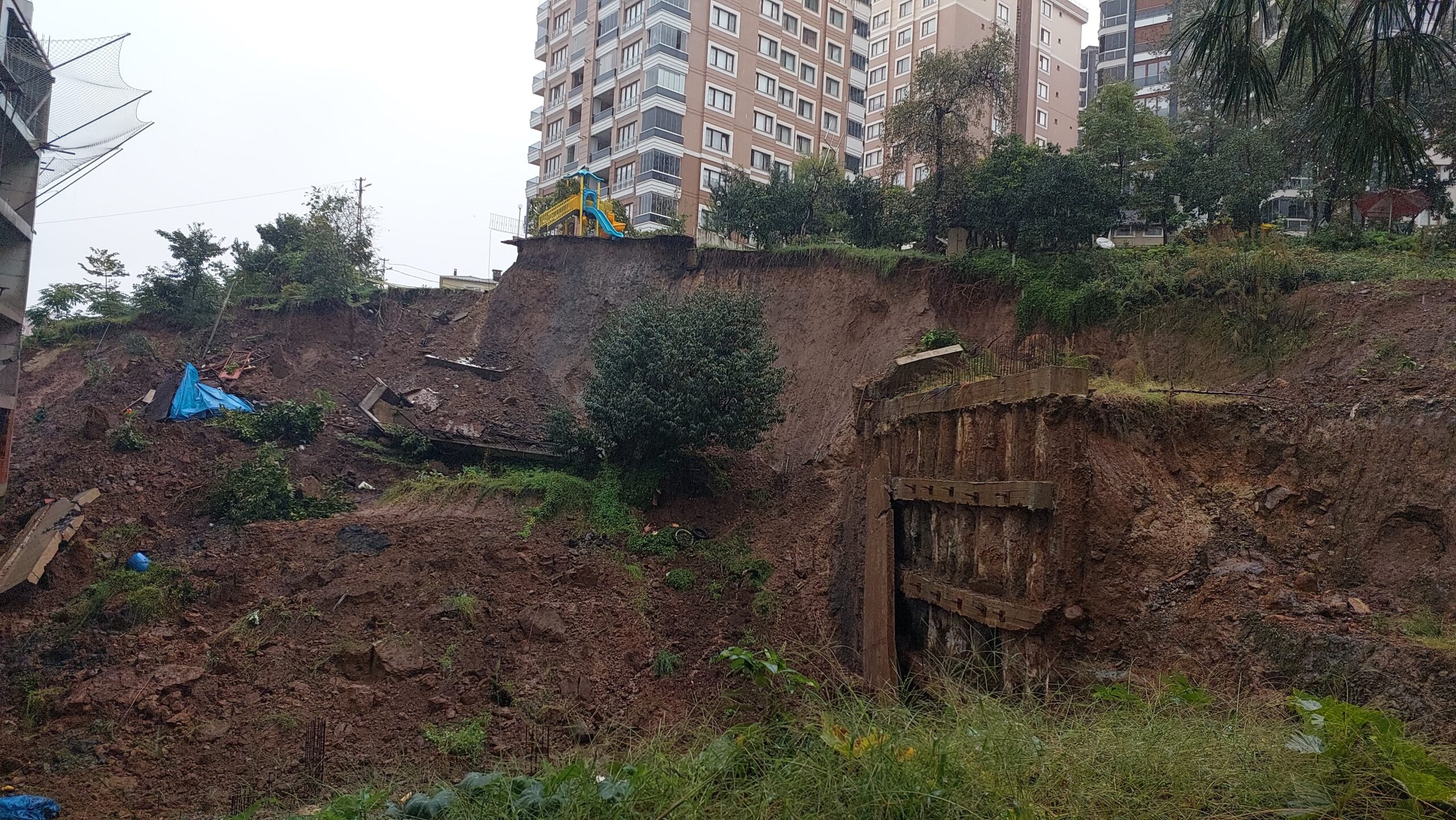 Rize’de Şiddetli Yağışlar Toprak Kaymasına Neden Oldu