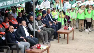 Amasya’da Orman Haftası Programında Öğrenciler Ayakta Bekledi