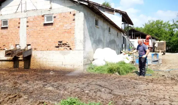 Düzce Belediyesi Yaz Aylarında Sinekle Mücadeleye Hız Verdi
