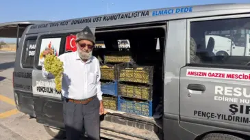 Elmacı Dede’den Askerlere Üzüm İkramı