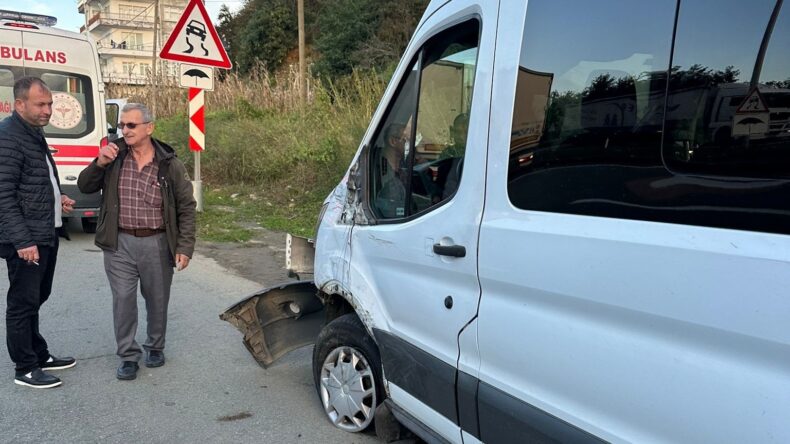 Rize’de okul servisi ile kamyonet çarpıştı
