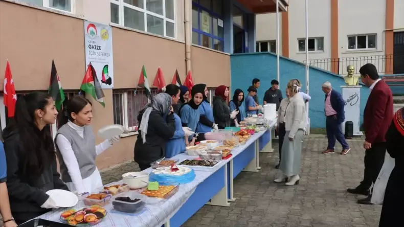 Of’ta Gazze İçin Kermes Düzenlendi