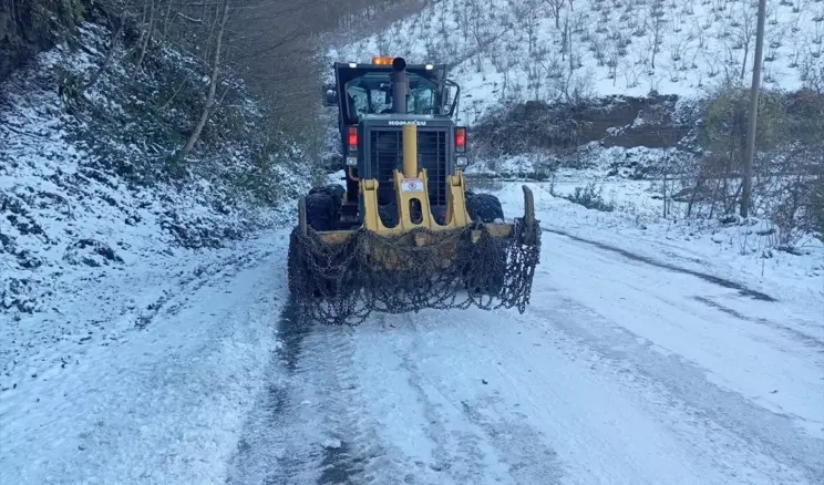Kar, Doğu Karadeniz’de Ulaşımı Olumsuz Etkiliyor