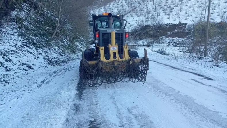 Kar, Doğu Karadeniz’de Ulaşımı Olumsuz Etkiliyor