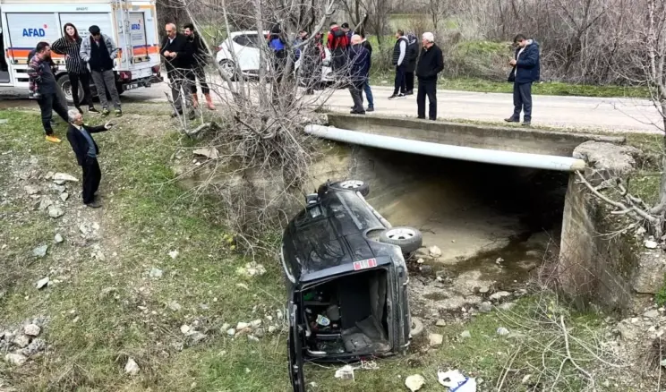 Amasya’da Kamyonet Devrildi: 3 Yaralı