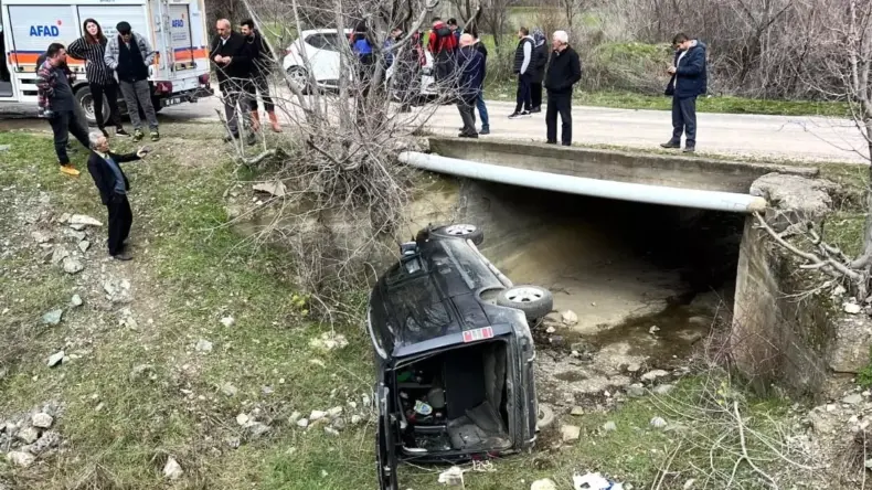 Amasya’da Kamyonet Devrildi: 3 Yaralı